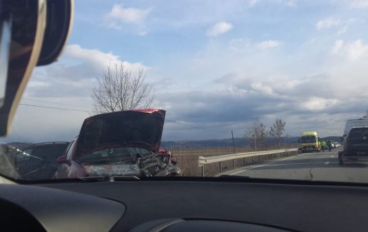 ACCIDENT DN1C: Trei răniți după ce un șofer a ieșit fără să se asigure în drumul principal (foto)