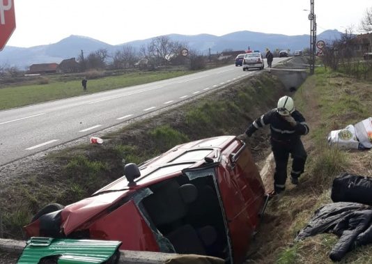 AR FI ADORMIT LA VOLAN: Șofer inconștient și doi pasageri răniți pe DN1C Dej – Baia Mare (foto/video)