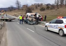 ACCIDENT: Un șofer s-a răsturnat cu mașina pe plafon la Șișești (galerie foto)