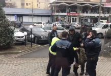 SĂLTAT DIN STRADĂ: Scene obscene pentru doamne și domnișoare de 8 Martie. Polițiștii au ridicat un suspect (foto/video)