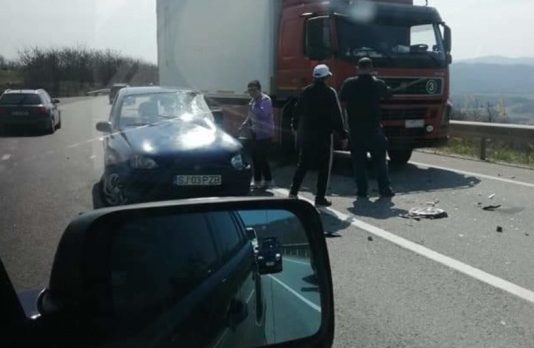 ACCIDENT GRAV: O victimă încarcerată după ce două mașini s-au ciocnit pe Mesteacăn (FOTO)