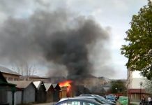 INCENDIU VIOLENT LA SIGHET: Un garaj a ars ca o torță iar alte două au fost afectate (foto/video)