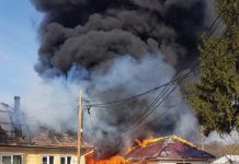 FOC VIOLENT: Primăria Băsești a rămas fără sediu. S-a suspendat activitatea (galerie foto)