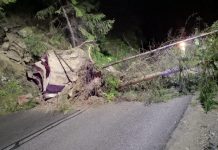 PERICOL DE MOARTE: Au căzut bolovani pe DN18 în pasul Prislop. Circulația a fost blocată (galerie foto)