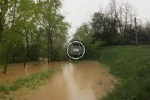 FOTO / Râul Ronișoara a ieșit din matcă în apropiere de Muzeul Satului din Sighetu Marmației