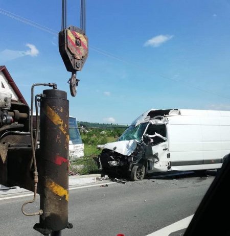 PRINS DUPĂ TREI ZILE: A făcut praf o autoutilitară în Sat Șugatag, apoi a fugit (foto exclusiv)