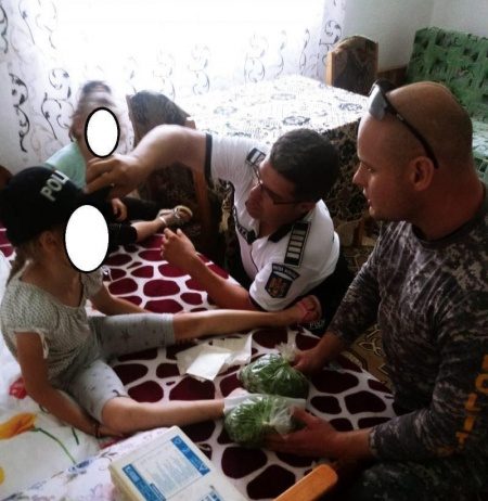 FOTO/VIDEO EXCLUSIV: Fetița împușcată a fost îngrijită de polițiști până la sosirea SMURD-ului