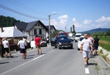 ACCIDENT PE DN18: O femeie încarcerată după ce două vehicule s-au ciocnit la Berbești (galerie foto/VIDEO)