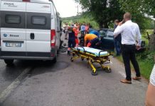 ACTUALIZARE: Trei victime într-un impact violent între un autoturism și un microbuz cu turiști italieni la Budești (galerie foto)