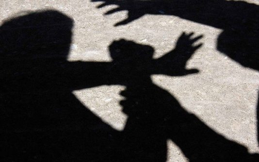 ȘOMCUTA MARE: L-au invitat la un gratar și o bere, dar l-au bătut și tâlhărit