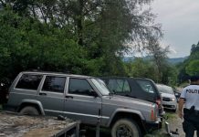 EXCLUSIV FOTO/VIDEO: POLIȚIȘTI ACUZAȚI: Au luat numerele de înmatriculare a vehiculelor parcate fără nicio explicație. Oamenii spun că ar fi fost agresați