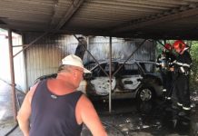 ULTIMĂ ORĂ: Un autoturism a luat foc într-un garaj pe strada George Cosbuc (foto/video)