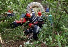 TRAGEDIE LA VIȘEU DE SUS: Un tânăr s-a răsturnat cu tractorul și a murit. Urma să se însoare