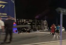 ULTIMA ORĂ: Autotren răsturnat în sensul giratoriu de la Clubul Văcarilor din Baia Mare (Galerie foto)