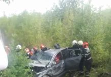 NENOROCIRE PE DN1C: Două victime încarcerate, una decedată. A intrat cu mașina direct în copac (FOTO/VIDEO – ACTUALIZARE)