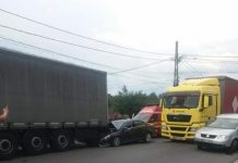GALERIE FOTO: Cinci persoane rănite şi patru autovehicule avariate, în urma unui accident la Moisei