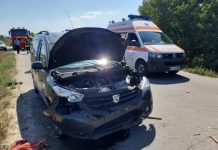 TREI COPII RĂNIȚI: O șoferiță din Maramureș a izbit o căruță intrată aiurea în drumul județean (galerie foto)