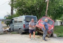 IMPACT VIOLENT: 10 oameni și-au văzut moartea cu ochii. Implicat în microbuz din Maramureș (foto)