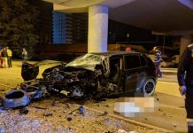 A TREIA SINUCIDERE: Un tânăr de 21 ani a intrat cu mașina în stâlpul din beton al unei pasarele (foto/video)