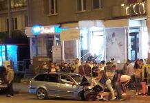 ACCIDENT ÎN BAIA MARE: Un șofer începător a ajuns cu BMW-ul într-un stâlp (FOTO)