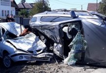 FOTO EXCLUSIV – ACCIDENT HORROR: Ambele mașini ale unui polițist din Rozavlea distruse de un șofer neatent (ACTUALIZARE)