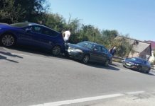 GALERIE FOTO – TRAFIC ÎNGREUNAT PE DN 1C: Patru mașini distruse la intrare în Dej dinspre Baia Mare