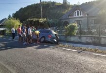 GALERIE FOTO – VADU IZEI: Mașină distrusă în urma unui impact teribil cu un podeț din beton pe DN18