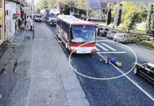 EXCLUSIV: IMAGINI DURE – Un bărbat din Satulung care traversa regulamentar DN1C a fost lovit de un autobuz în Șomcuta Mare
