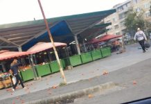 FOTO. Elicopterul SMURD a răvășit Piața Someș. A zburat prea jos și a împrăștiat marfa