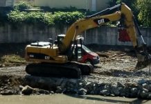 ÎN ATENȚIA POLIȚIEI: Se fură motorina din excavatorul care lucrează la reabilitarea podului din Tg. Lăpuș (foto/video cititori)