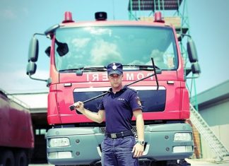 Băimăreanul Denis Săsăran, elevul cu voce de aur de la Şcoala de Pompieri ‘Pavel Zăgănescu’ din Boldeşti