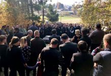 DOLIU ÎN ȚARA LĂPUȘULUI: Pădurarul omorât în pădurea Rogozului a fost îngropat la poalele pădurii în cimitirul din satul natal, Borcut (FOTO)