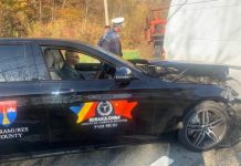 FOTO EXCLUSIV: Două maşini dintr-o coloană oficială, implicate într-un accident rutier la Buciumi