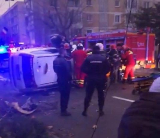 NENOROCIRE: Șoferul și trei pasageri răniți grav într-un taxi lângă Primăria Baia Mare (FOTO/VIDEO)