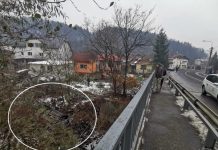 ACTUALIZARE – O mașina a zburat în râul Firiza în cartierul Ferneziu din Baia Mare (FOTO)