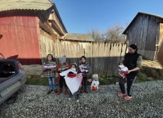 BUCURIE DE NEDESCRIS: Sindicaliștii de la SNPR Decus au adus zâmbete pentru șase copii ai unei familii nevoiașe