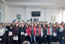 DIN SUFLET PENTRU SUFLET – Bunicii de la Căminul de Bătrâni din Baia Sprie au primit daruri de la elevii Colegiului Tehnic “Anghel Saligny” (GALERIE FOTO)