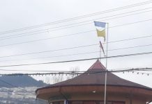 BĂTAIE DE JOC: Drapelul național batjocorit de Primăria orașului Săliștea de Sus (FOTO)