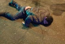 ACTUALIZARE / AGRESIUNE – Tânăr bătut crunt de cinci persoane și lăsat să zacă pe trotuar, în Baia Mare (FOTO)