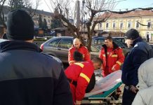GALERIE FOTO – SIGHET: De Ziua Principatelor Române, un bărbat a căzut în stradă. Jandarmii au chemat imediat SMURD-ul