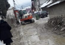 FRICA DE www.baimare24.ro: În 24 de ore, au curățat cu buldozerul drumul comunal de gheață (foto/video)