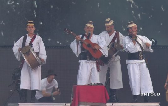 SHOW DE ZILE MARI – Grupul Iza a făcut senzație la Untold alături de Subcarpați. (VIDEO)