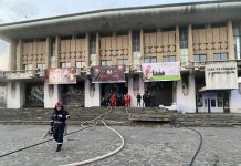 ACTUALIZARE – 112 – Arde Casa de Cultură din Baia Mare! 40 de persoane s-au autoevacuat (VIDEO/FOTO)