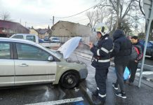 POMPIERII ÎN MISIUNE: FOTO/VIDEO – Un autoturism a luat foc într-o parcare din Baia Mare
