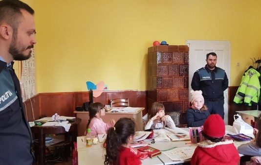 PONORÂTA, BĂSEȘTI: Sfaturi mari pentru cei mici primite de elevii din cele două localități