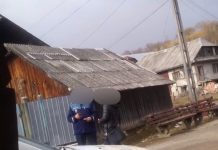 EXCLUSIV / ACTUALIZARE: PANICĂ ÎN STOICENI. FEMEIE ÎNTOARSĂ DIN ITALIA, IMOBILIZATĂ DE SĂTENI. CORPUL DE CONTROL AL MINISTERULUI SĂNĂTĂŢII VINE ÎN MARAMUREŞ (FOTO)
