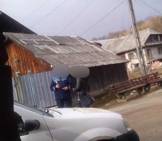 EXCLUSIV / ACTUALIZARE: PANICĂ ÎN STOICENI. FEMEIE ÎNTOARSĂ DIN ITALIA, IMOBILIZATĂ DE SĂTENI. CORPUL DE CONTROL AL MINISTERULUI SĂNĂTĂŢII VINE ÎN MARAMUREŞ (FOTO)