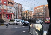 BAIA MARE: Impact frontal între un BMW şi un taximetru. Șoferița vinovată era beată (FOTO/video)