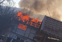 FOTO/VIDEO: O casă a luat foc la Vișeu de Sus. Un stâlp din lemn incendiat la Bocicoel
