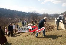 Preluare DetectivuldepresăȘOC: Un POLIȚIST și-a ÎNMORMÂNTAT mama cu ALAI de SUTE de persoane, CONTRAR Ordonanței militare! 3 zile de PRIVEGHI cu camere burdujite de oameni! NORA decedatei lucrează la PRIMĂRIE (FOTO)